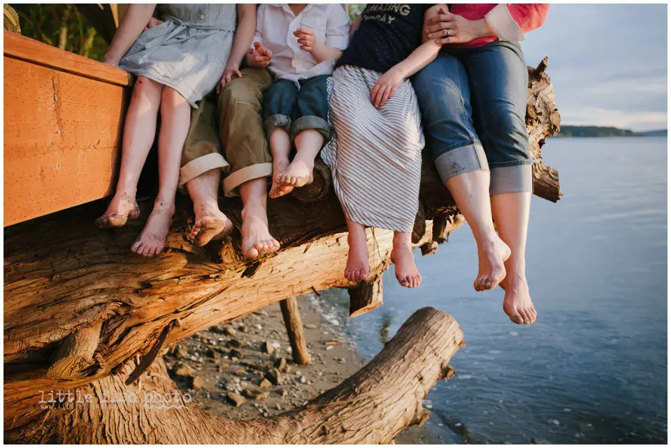 sandy feet - family storytelling photography