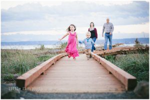 Children playing at Fay Bainbridge Park - Kitsap Photographer