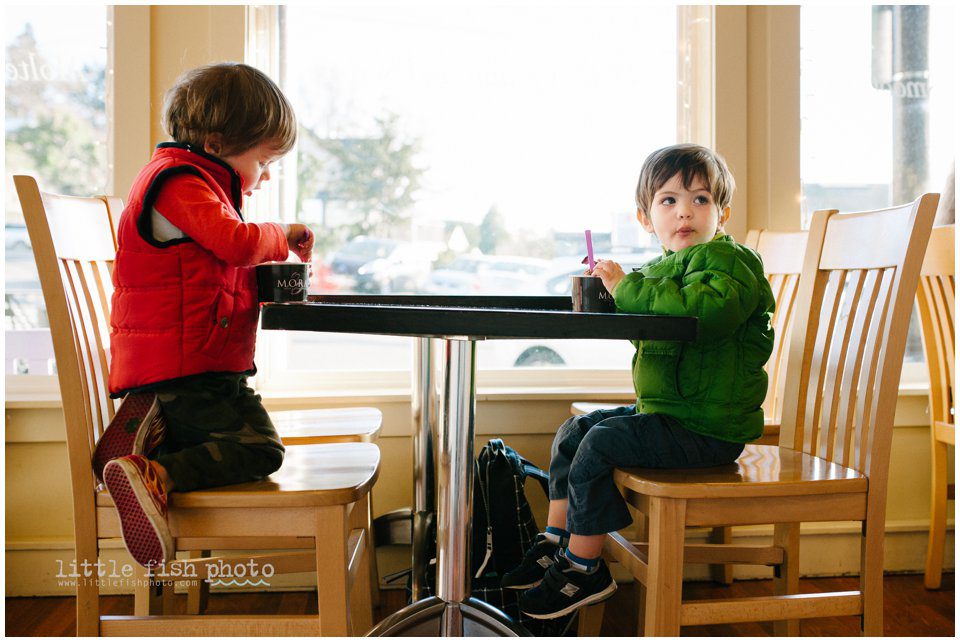 kids eating ice cream - Kitsap Documentary Family Photographer