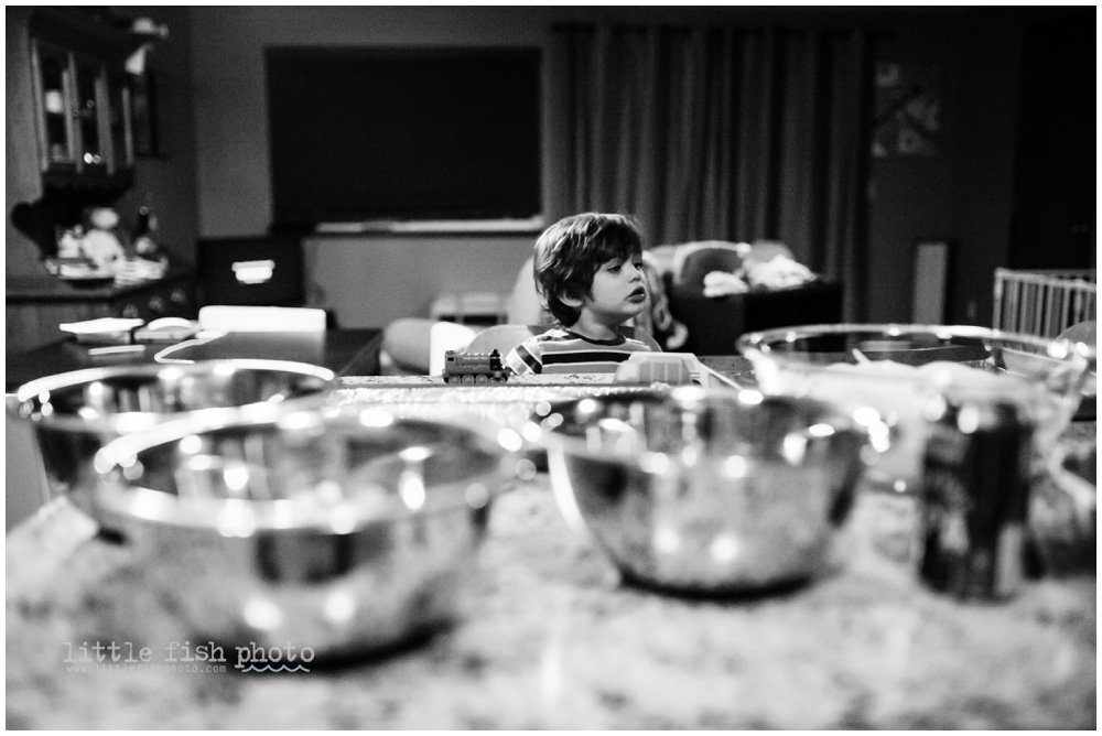 Making dinner together - Family documentary photography