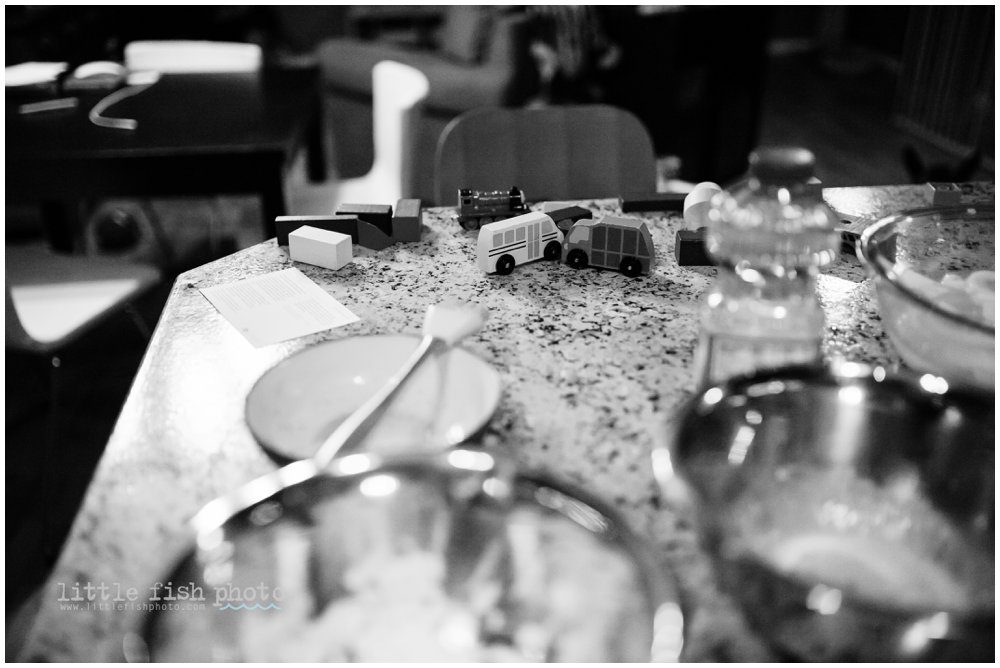 Making dinner together - Family documentary photography