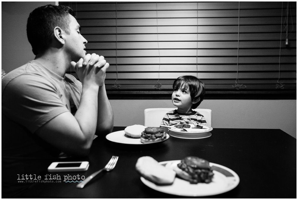 Making dinner together - Family documentary photography
