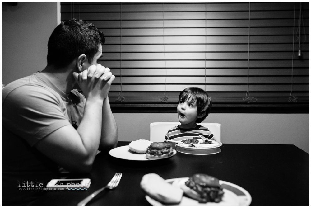 Making dinner together - Family documentary photography