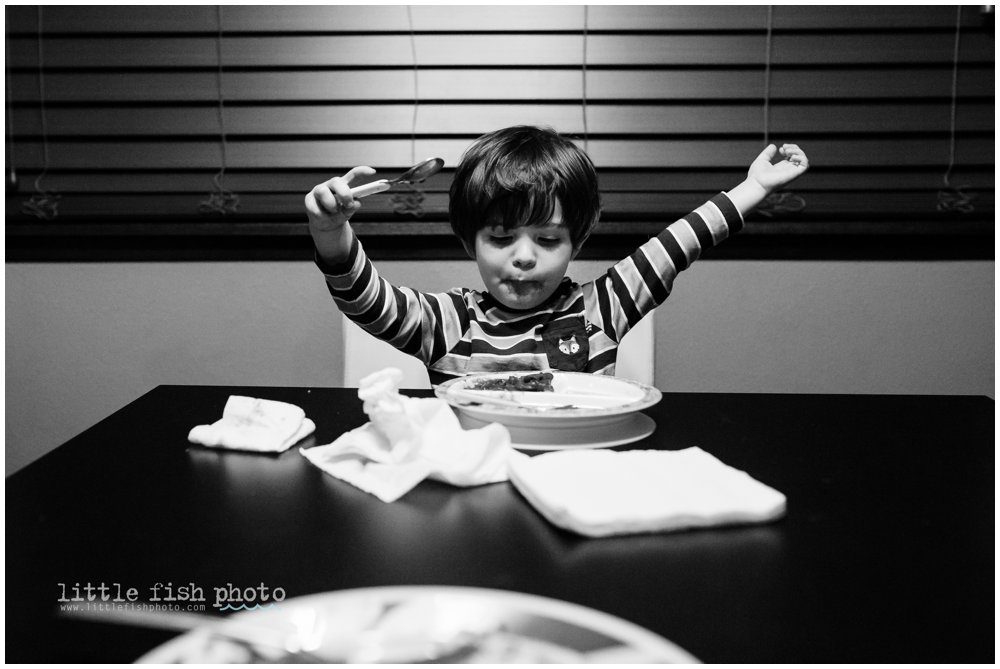 Making dinner together - Family documentary photography