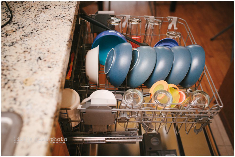 dishwasher - Kitsap Documentary Family Photographer