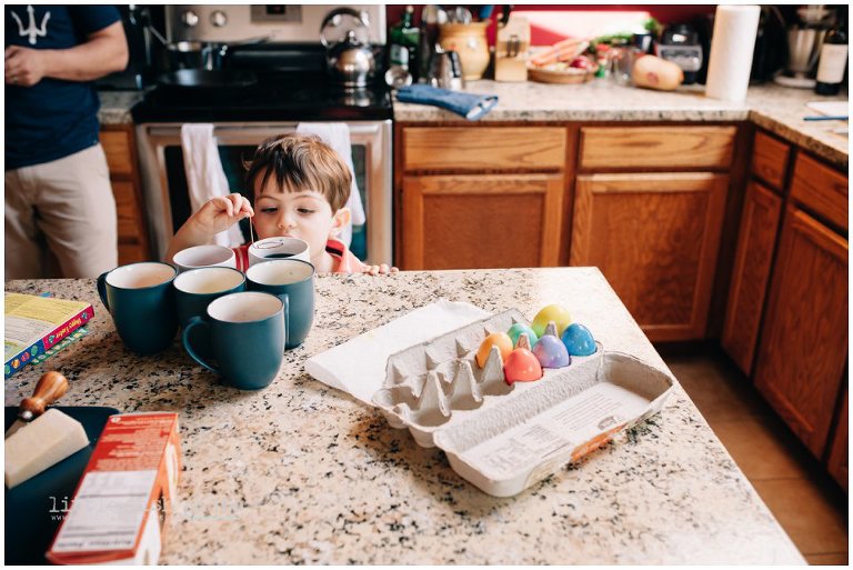 coloring eggs - Poulsbo Lifestyle Family Photographer