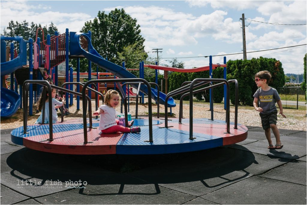 kids on merry go round - day-in-the-life-poulsbo-documentary-family-photographer