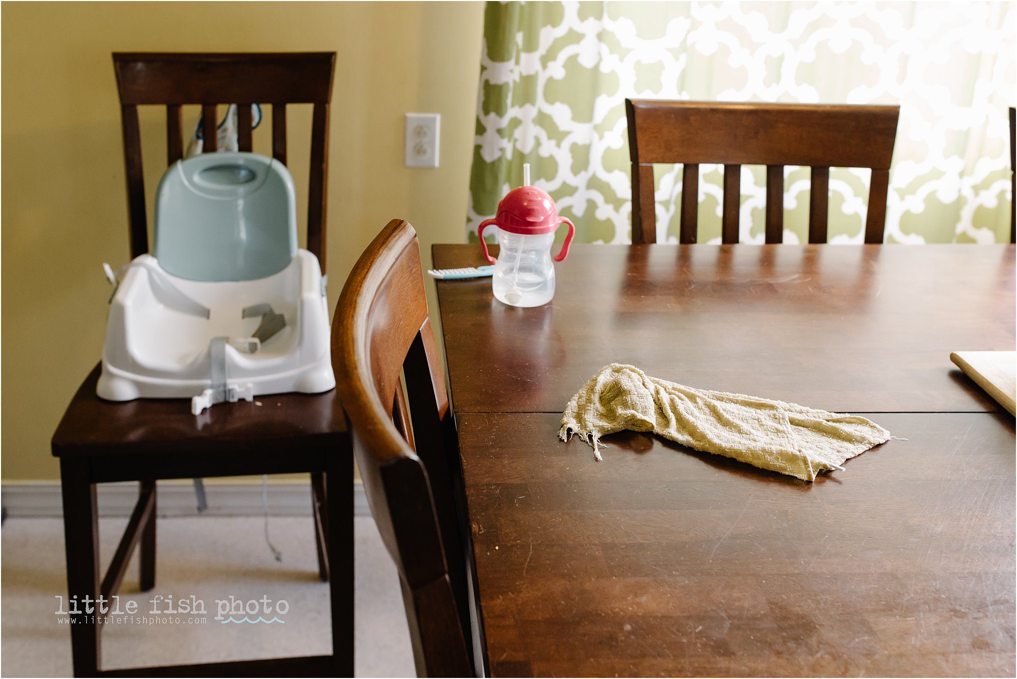 wash cloth on table - Bremerton Lifestyle Family Photographe