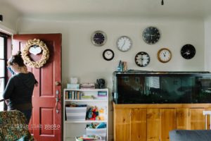 mom and toddler at front door - kitsap documentary family photographer