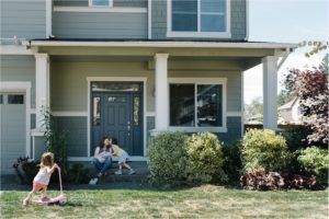 family in front yard - Kitsap Lifestyle Photographer