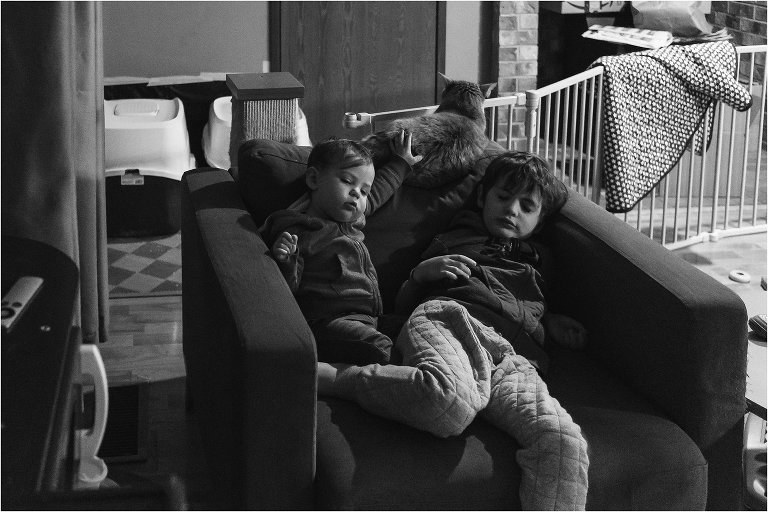 kids in armchair - documentary family photography